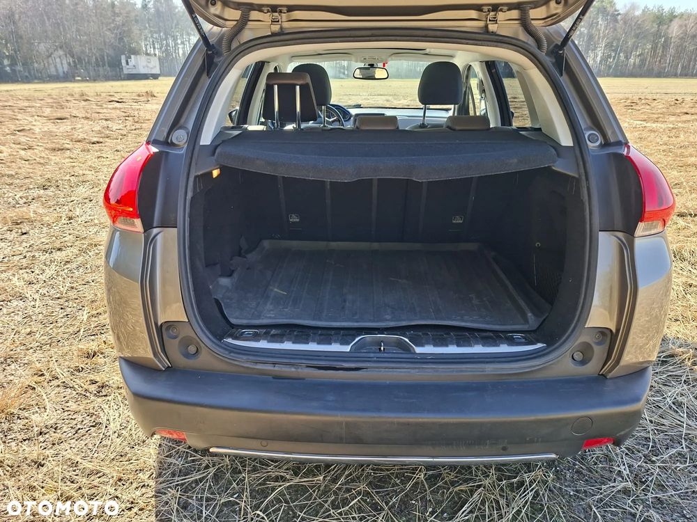 Peugeot 2008 1.6 e-HDi Allure S&S - 8