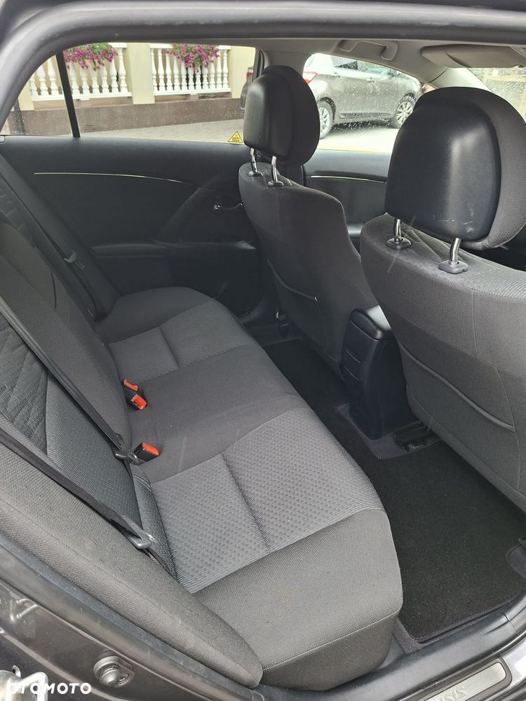 Toyota Avensis 1.8 Sol - 13
