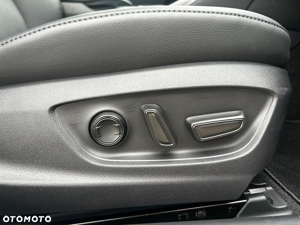 Toyota Camry 2.5 Hybrid Executive CVT - 24