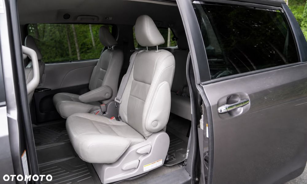 Toyota Sienna - 13