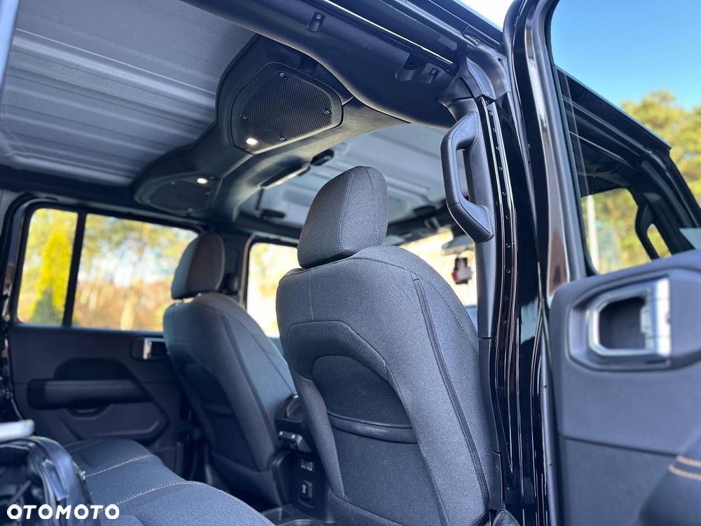 Jeep Wrangler - 12