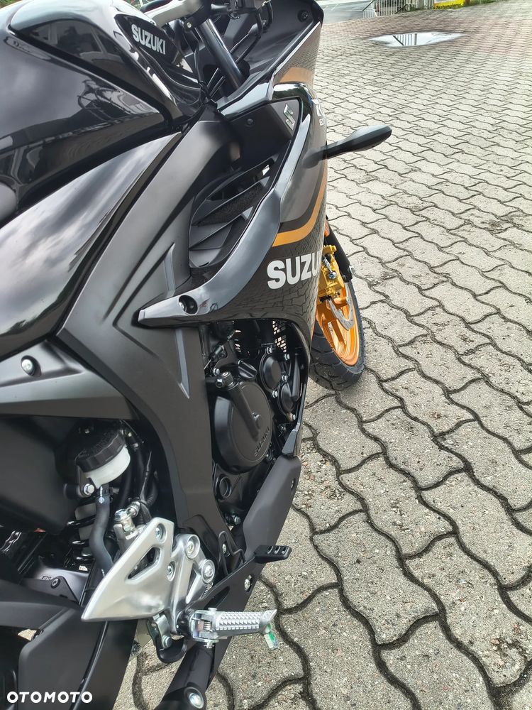 Suzuki GSX-R - 10