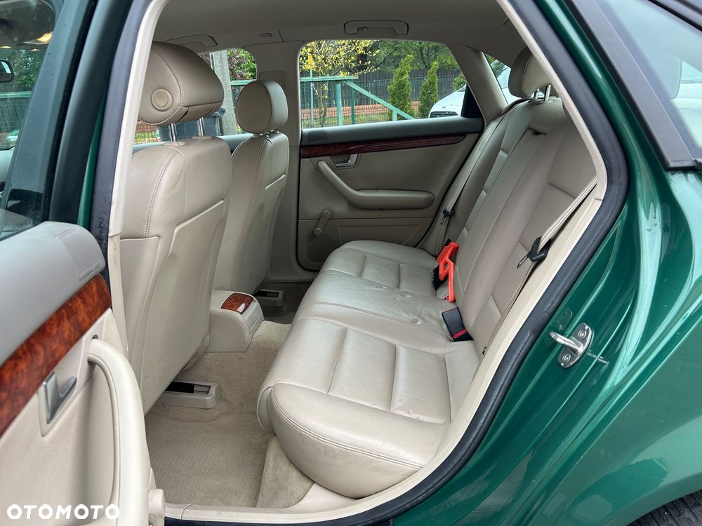 Audi A4 Limousine - 13