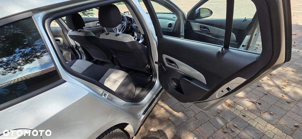 Chevrolet Cruze 1.6 LS - 19