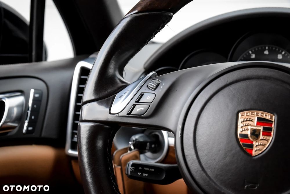Porsche Cayenne S - 16