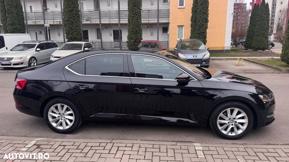 Skoda Superb 2.0 TDI DSG Style - 10