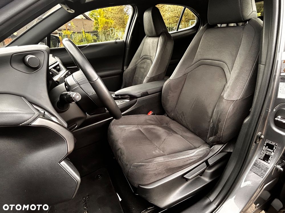 Lexus UX 250h (E-FOUR) Executive Line - 26