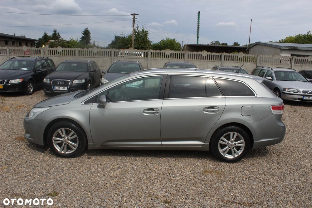 Toyota Avensis - 12