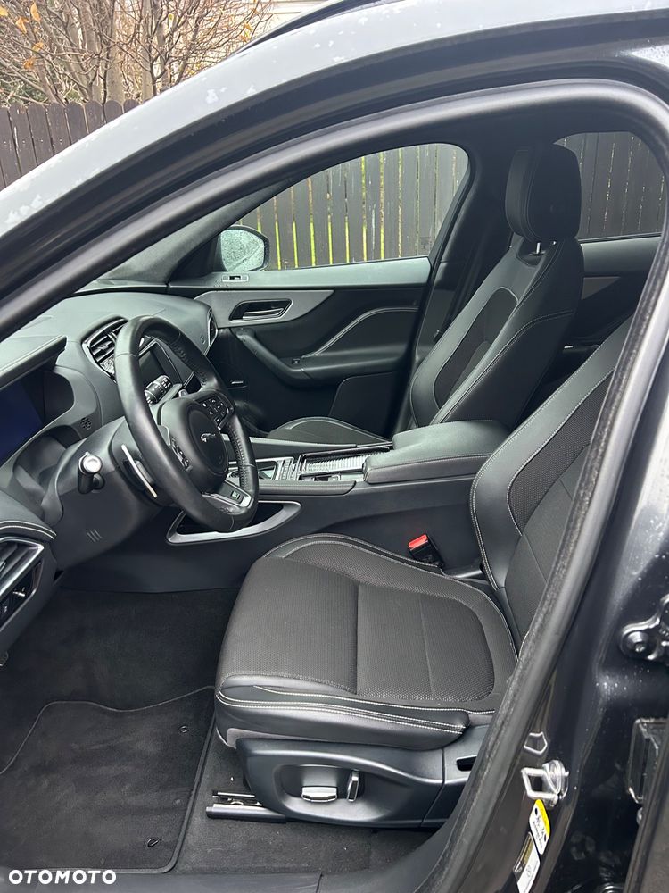 Jaguar F-Pace 2.0 i4P AWD R-Sport - 31