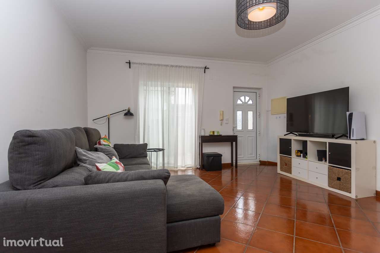 Moradia em banda situada na Quinta do Conde - Grande imagem: 2/33