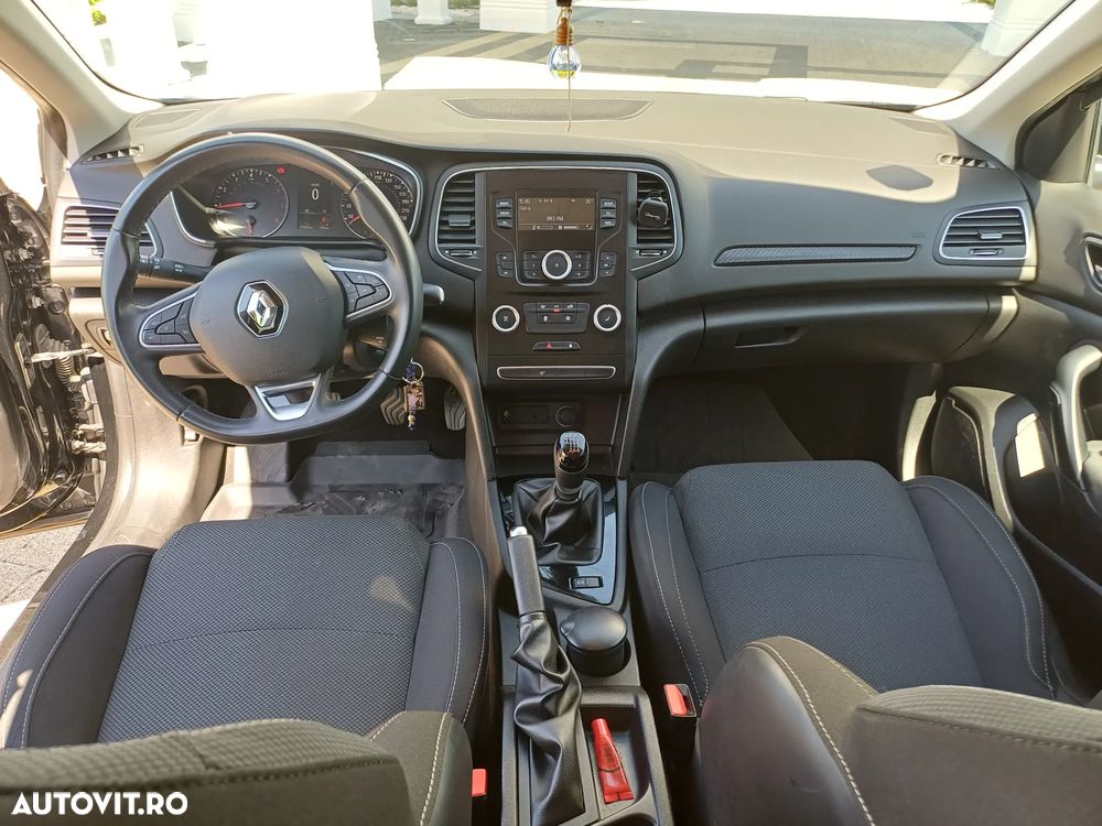 Renault Megane TCE 140 Equilibre - 10