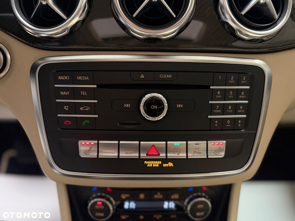 Mercedes-Benz GLA 200 7G-DCT - 21