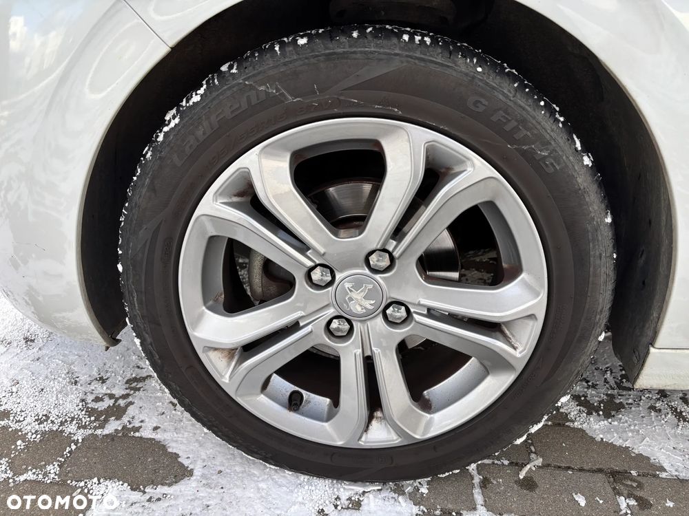 Peugeot 208 1.2 PureTech Allure - 20