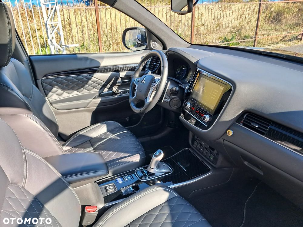 Mitsubishi Outlander PHEV Instyle + - 10