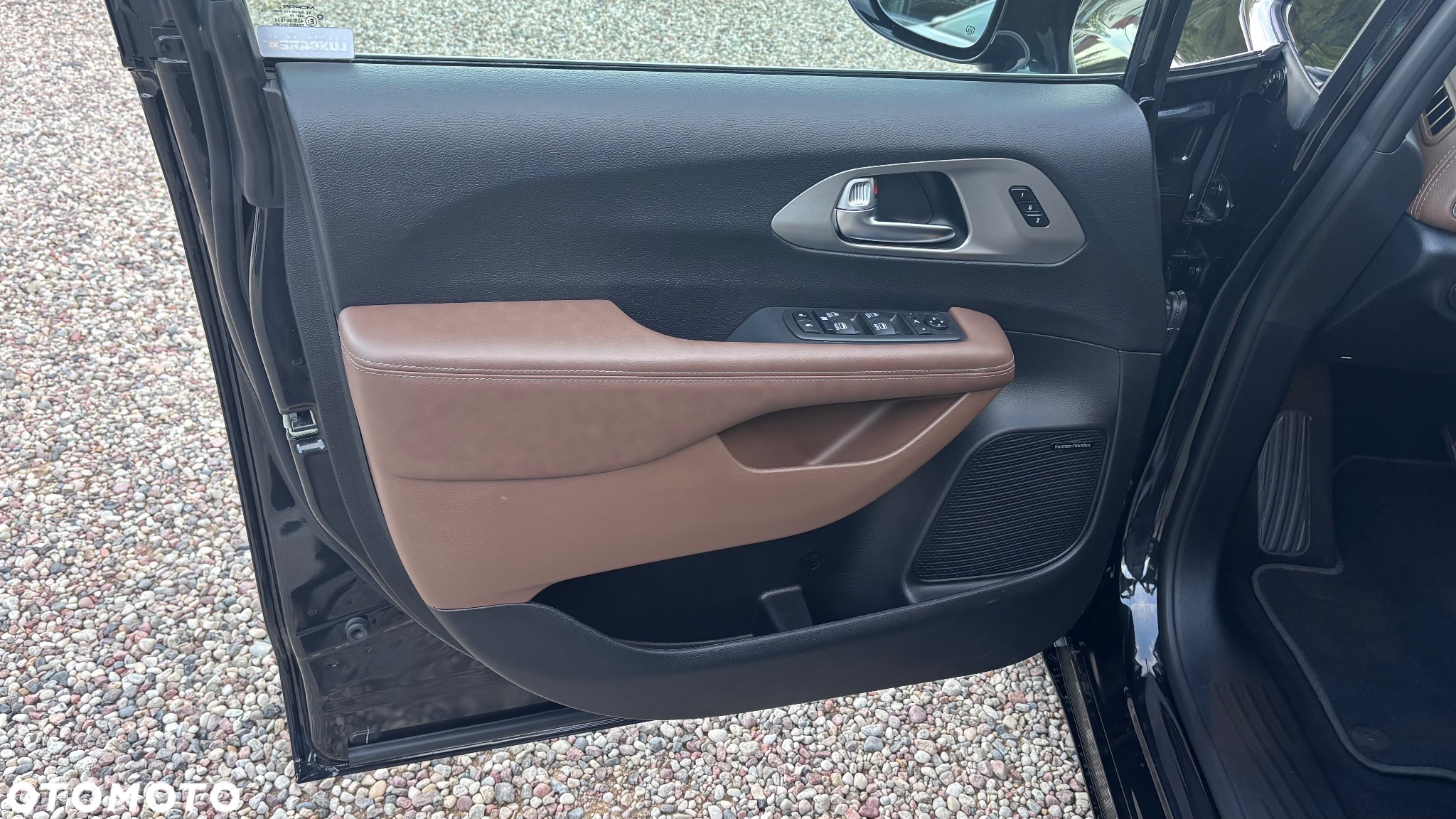Chrysler Pacifica - 13