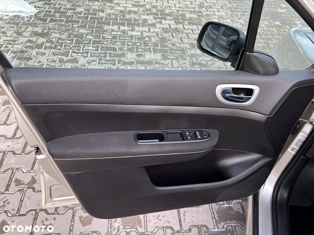 Peugeot 307 1.4 XR - 17