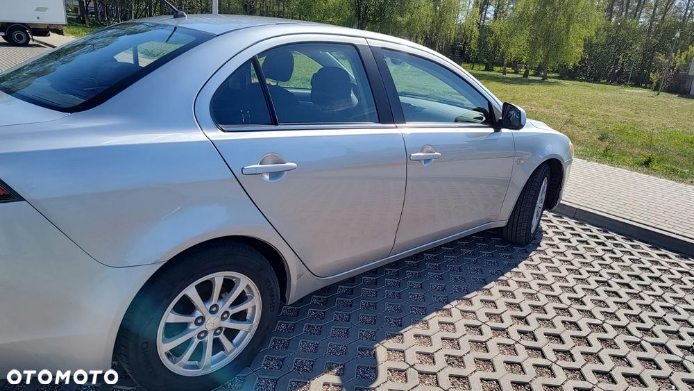 Mitsubishi Lancer 1.6 ClearTec Invite - 2