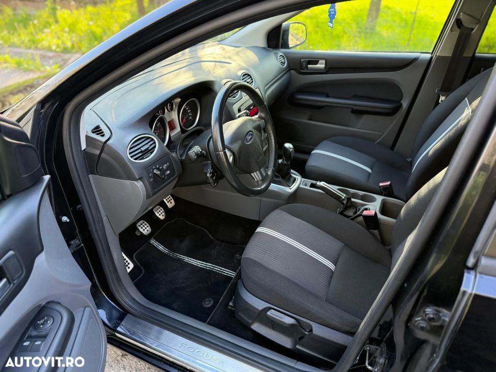 Ford Focus 1.6i 16V Trend - 7