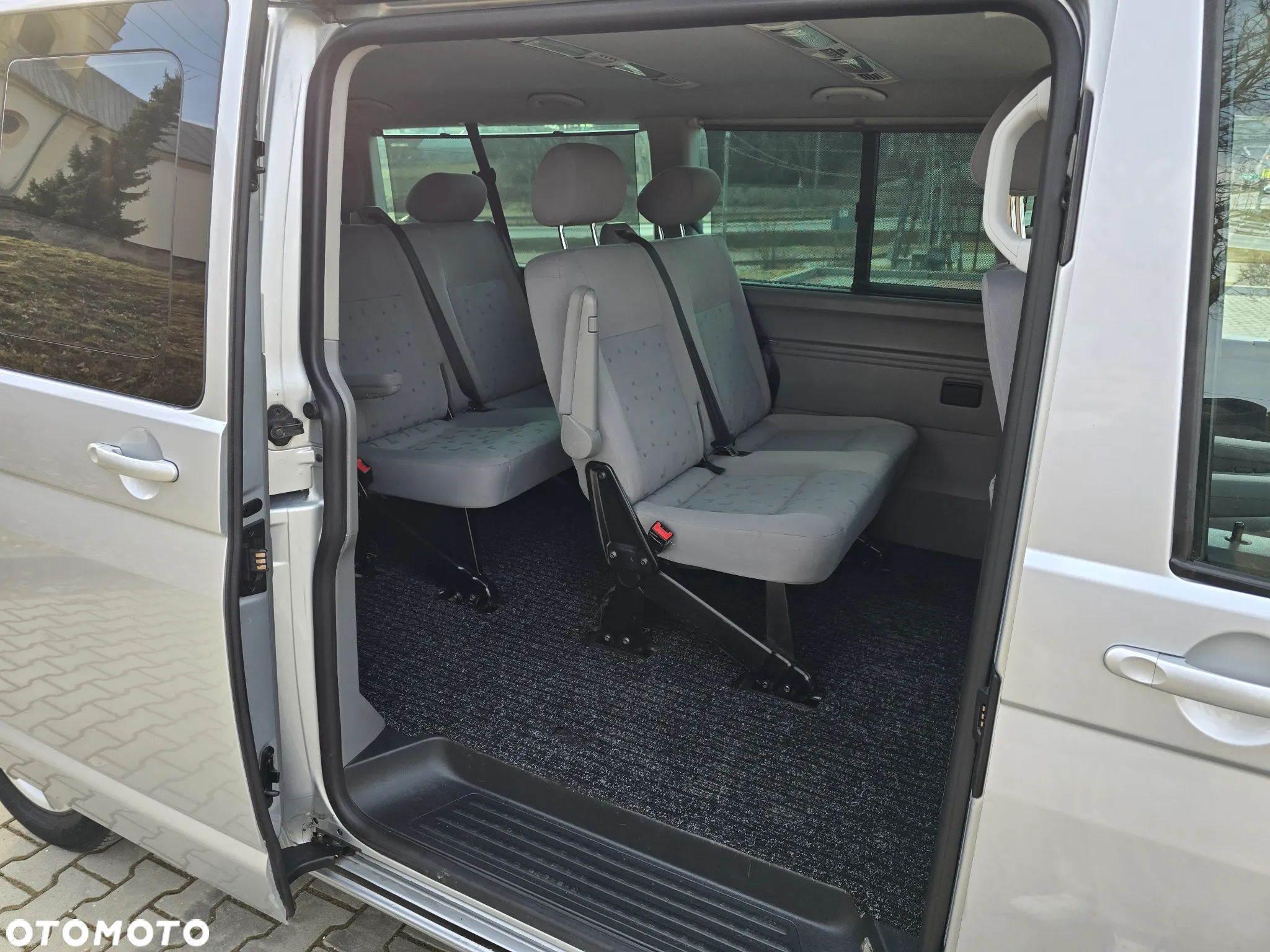 Volkswagen Caravelle - 10