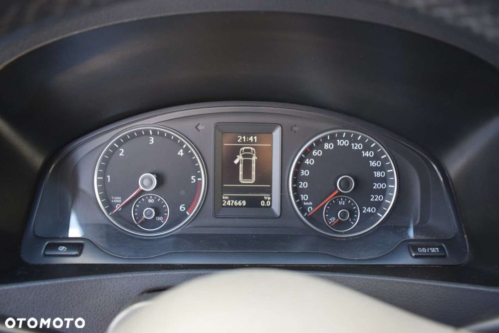 Volkswagen Caravelle - 24
