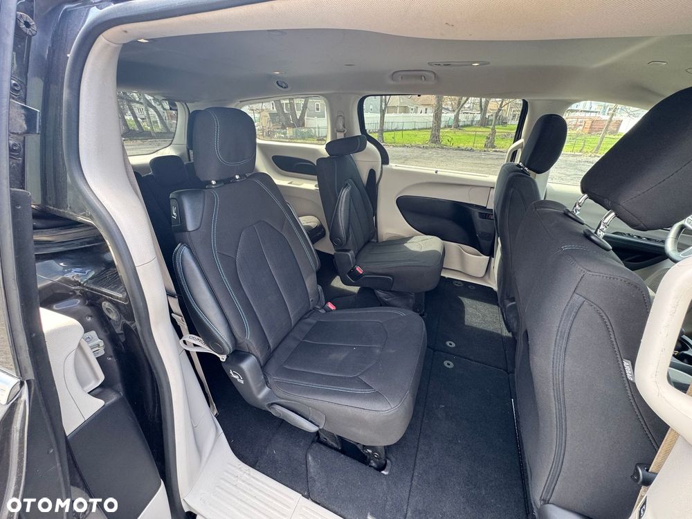Chrysler Pacifica - 18