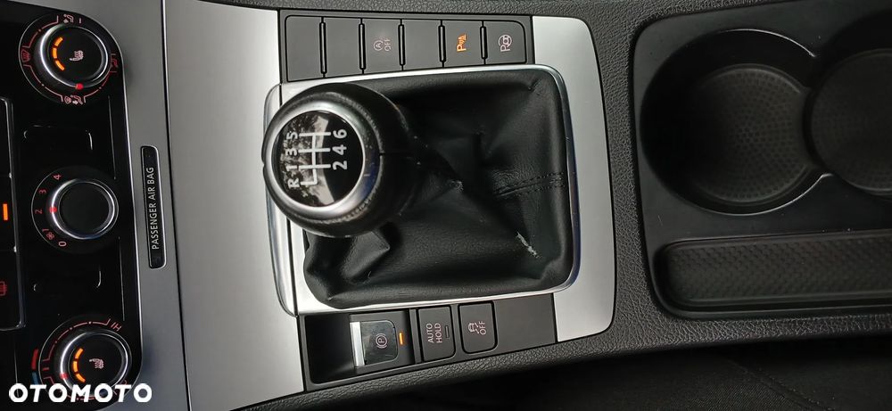 Volkswagen Passat Variant 1.6 TDI BlueMotion Technology Business Edition - 19