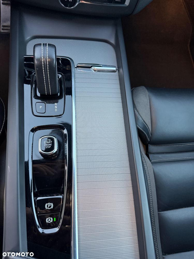Volvo XC 60 B4 B R-Design - 33