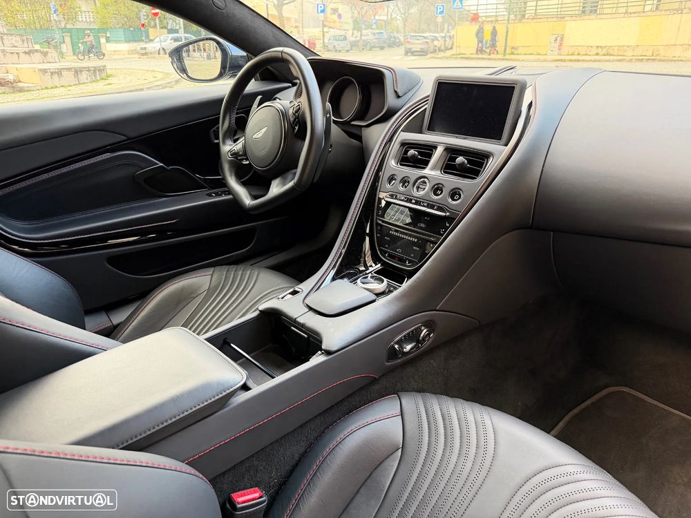 Aston Martin DB11 Coupé V8 Auto - 6