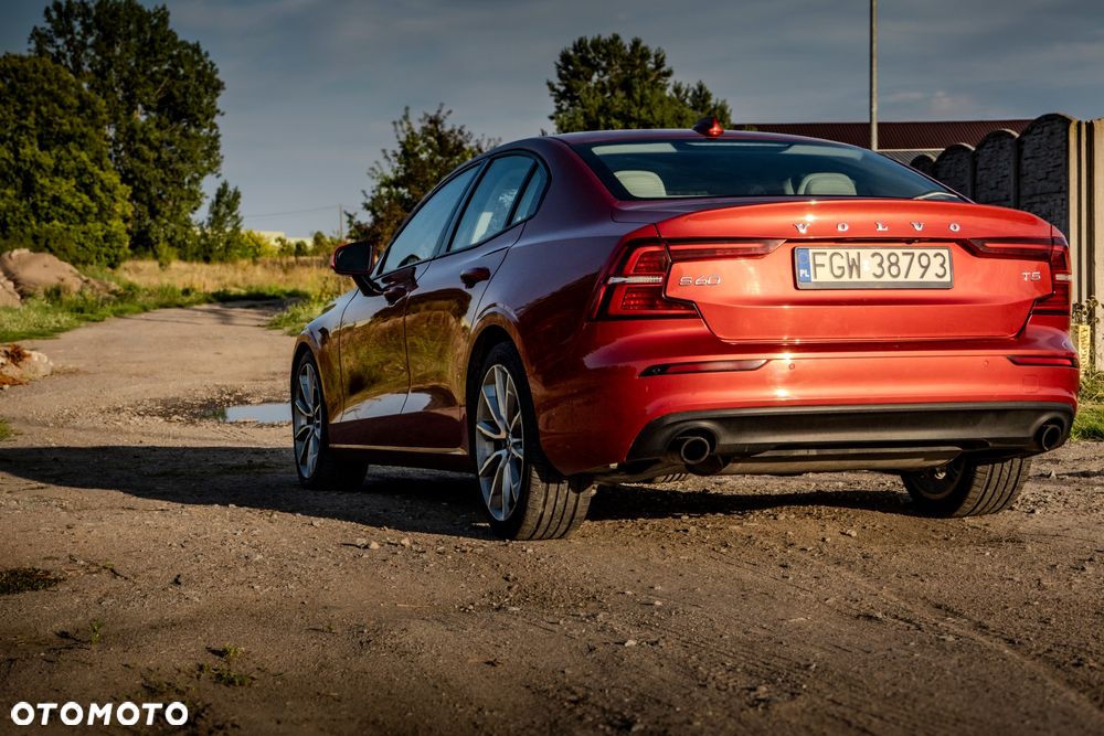 Volvo S60 T5 Momentum - 3