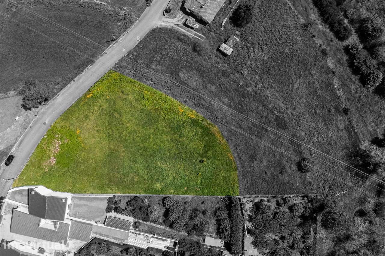 Terreno com 2.200 m2 em Santiago de Riba-Ul: Localização Estratégica e - Grande imagem: 5/12