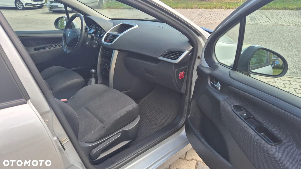 Peugeot 207 - 6