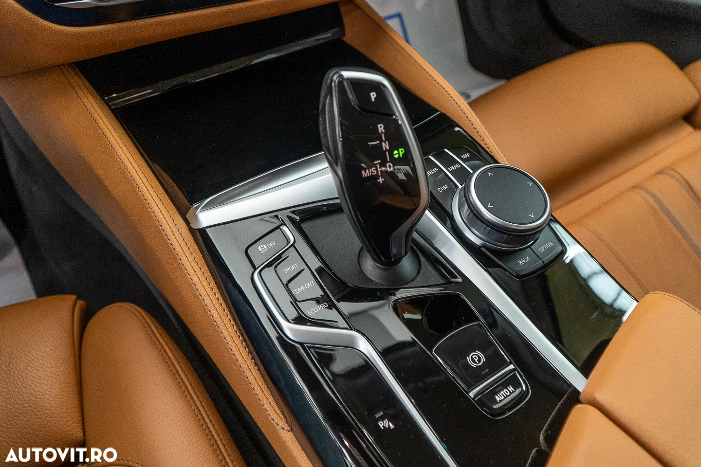 BMW Seria 5 520i AT MHEV - 36