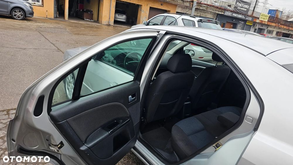 Ford Mondeo 1.8 Gold X - 11