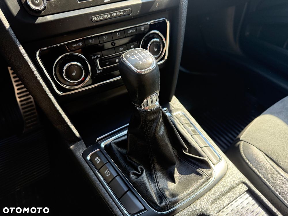 Skoda Superb 2.0 TDI L&K DSG - 16