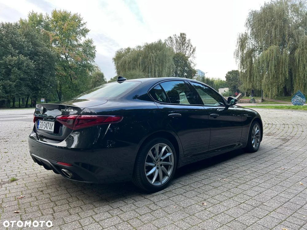 Alfa Romeo Giulia 2.0 Turbo 16V AT8-Q4 Veloce - 2