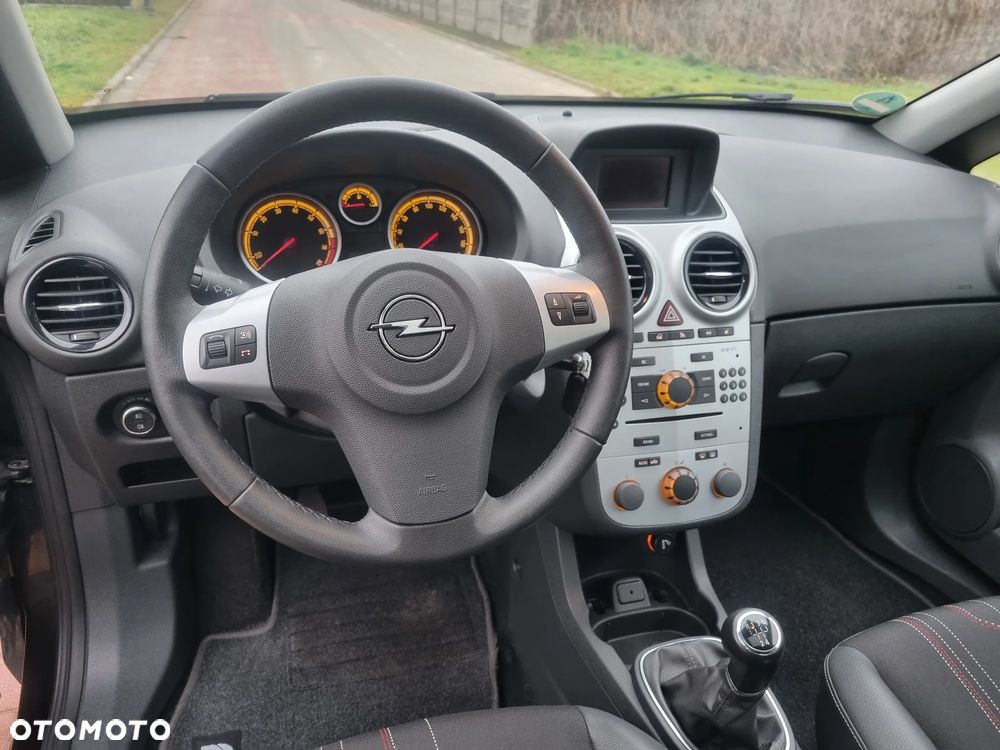 Opel Corsa 1.4 16V Cosmo - 23