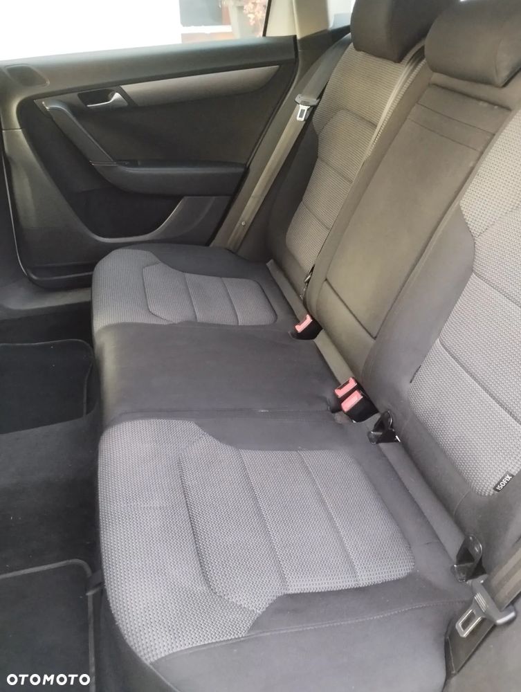 Volkswagen Passat - 13