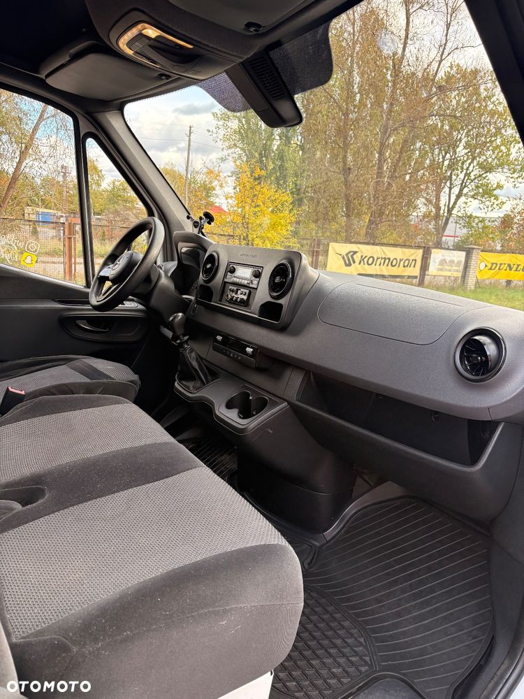 Mercedes-Benz Sprinter - 11