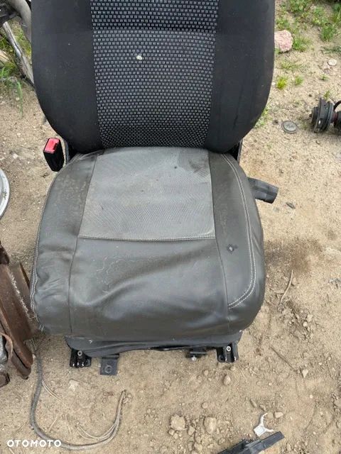FOTEL PNEUMATYCZNY SIEDZENIE KIEROWCY MERCEDES VARIO 818 - 3