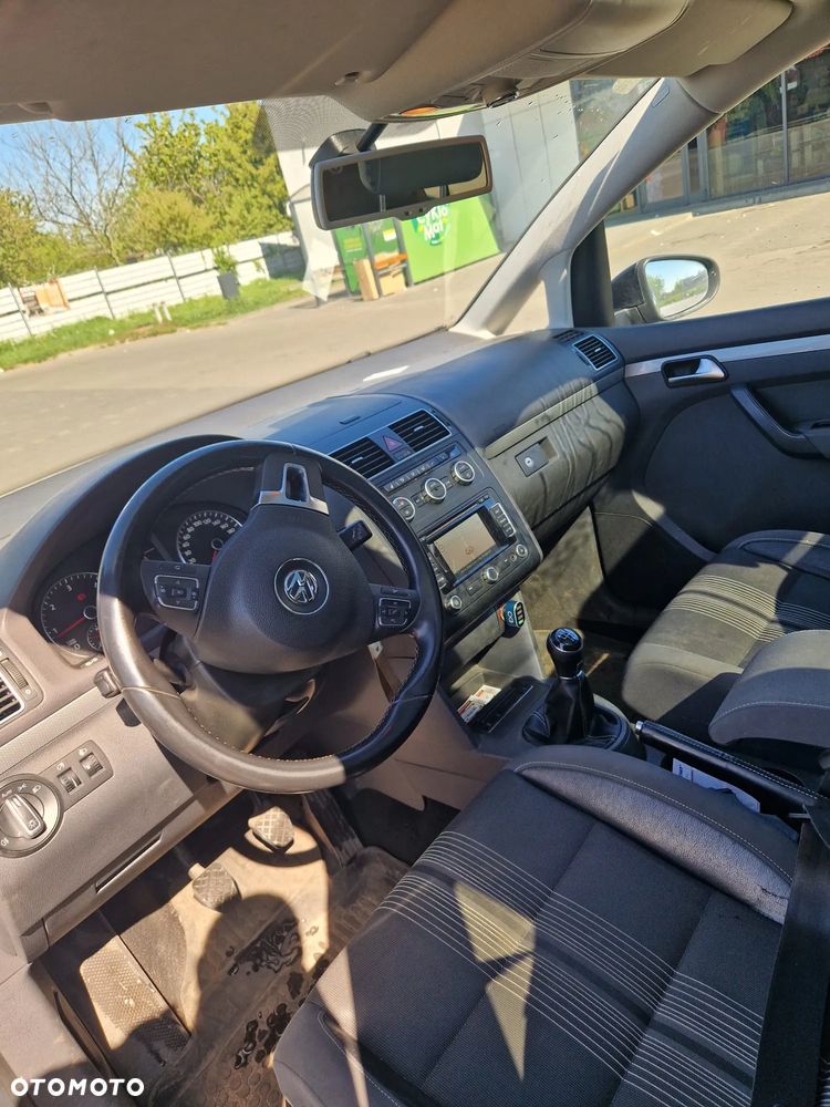Volkswagen Touran 1.6 TDI DPF BlueMotion Technology MATCH - 9