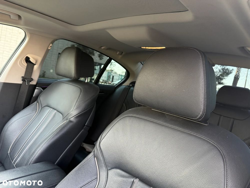 BMW Seria 5 530d xDrive Sport-Aut Luxury Line - 30