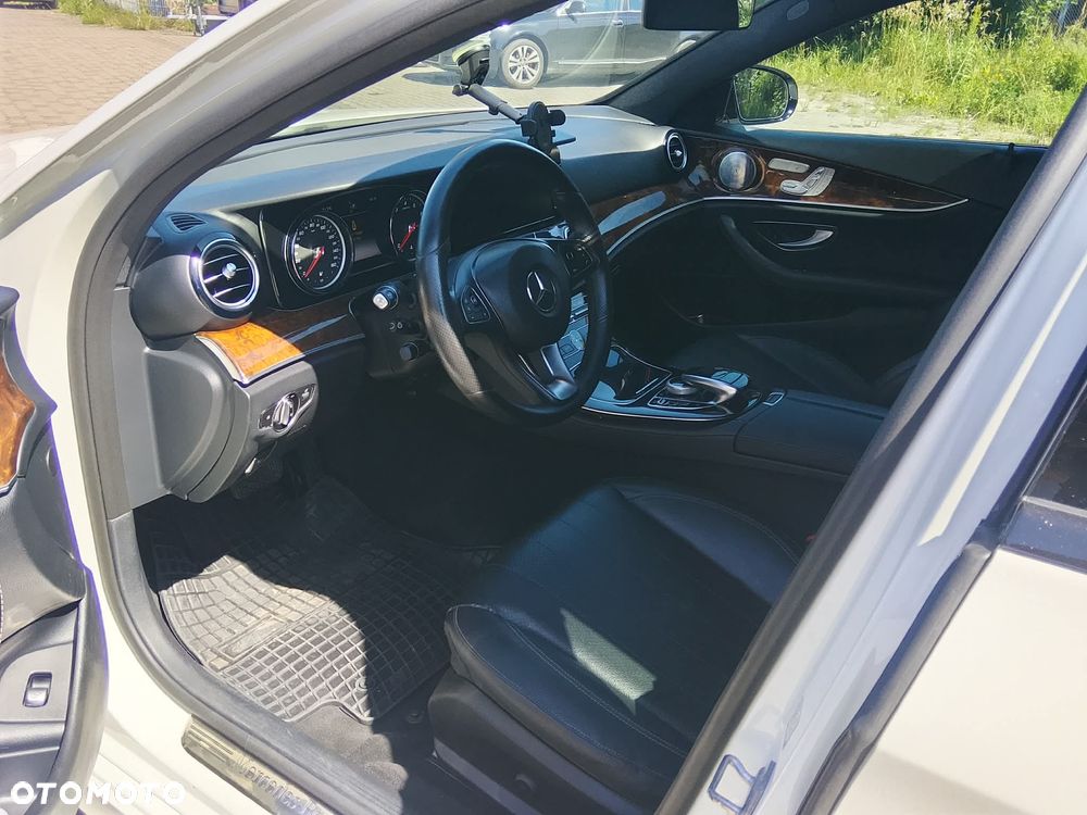 Mercedes-Benz Klasa E 300 9G-TRONIC - 21