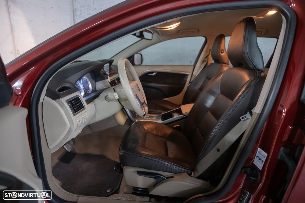 Volvo XC 70 2.4 D3 Momentum Geartronic - 8