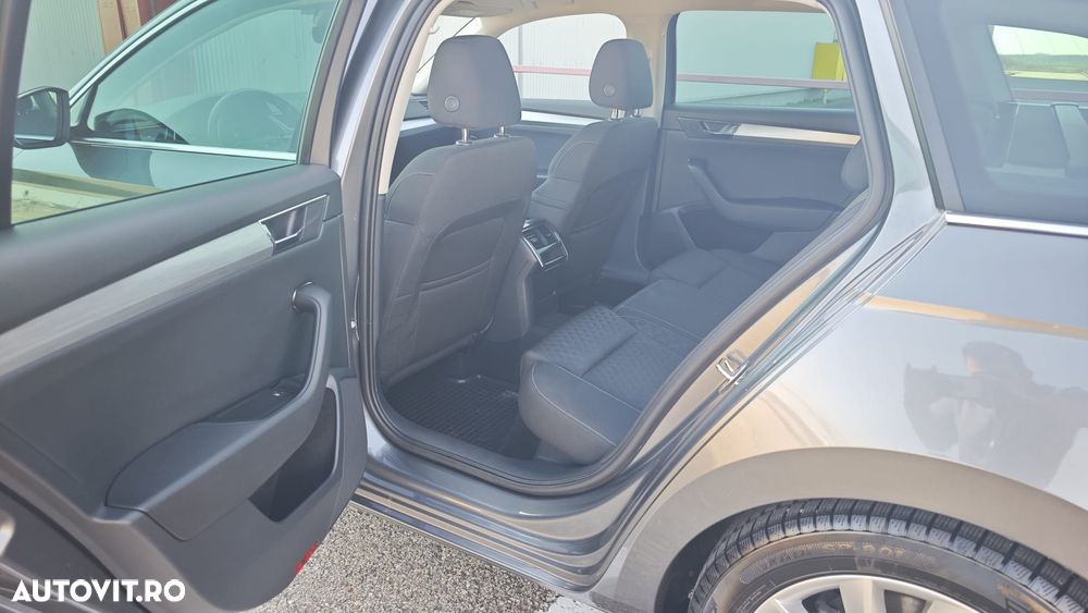 Skoda Superb 2.0 TDI DSG Ambition - 29