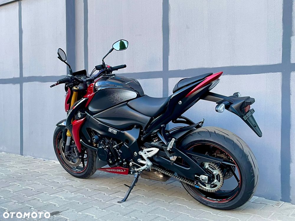 Suzuki GSX - 6