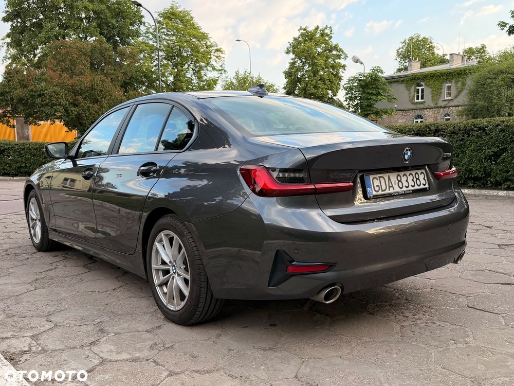 BMW Seria 3 318i - 4
