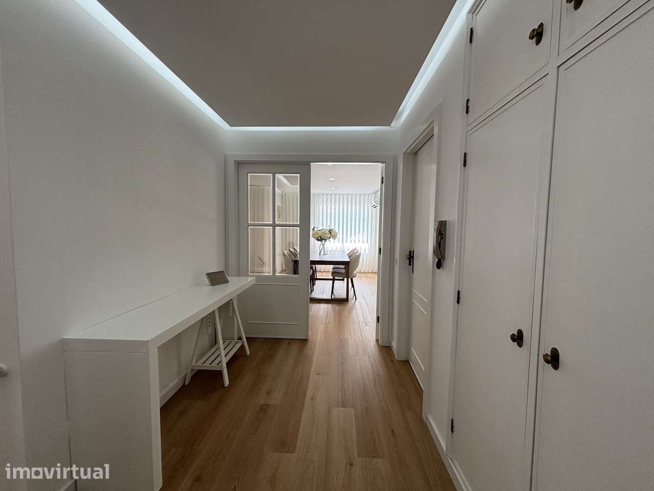 T3 convertido em T2 com jardim privativo de 86 m² e garagem fechada - Grande imagem: 2/24