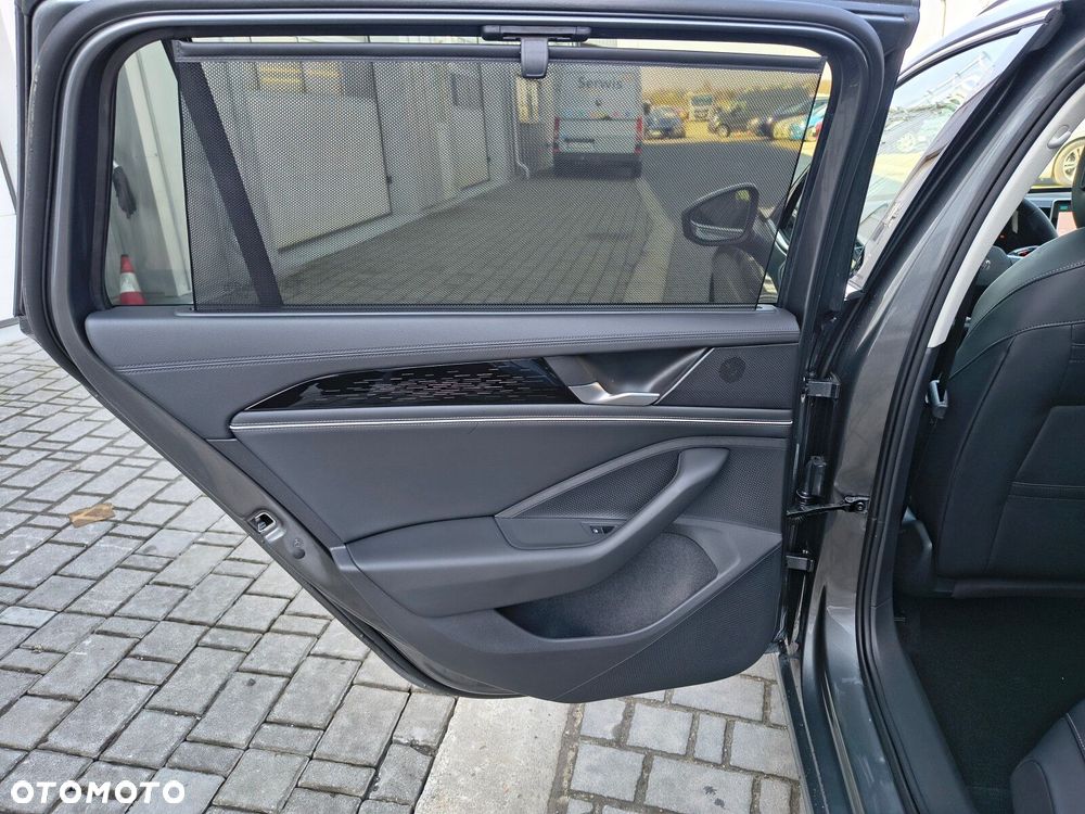 Volkswagen Passat - 13