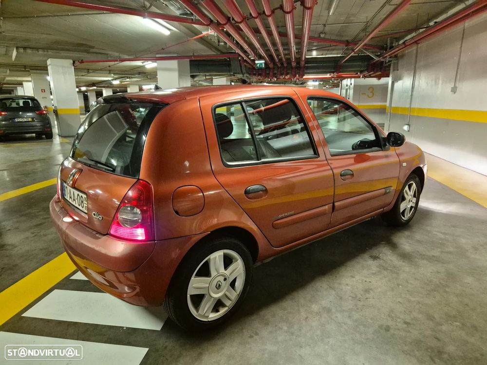 Renault Clio 1.2 16V SE Extreme - 11