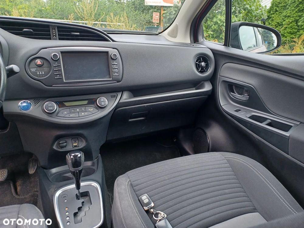 Toyota Yaris Hybrid 100 Life - 9
